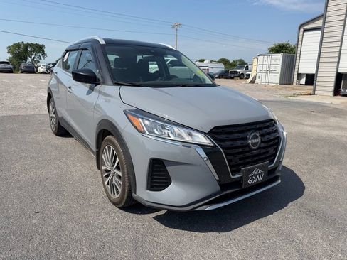 Used 2023 Nissan Kicks SV FWD image 2