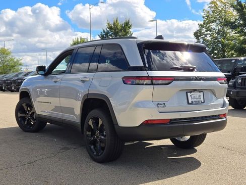 New 2025 Jeep Grand Cherokee Altitude image 15