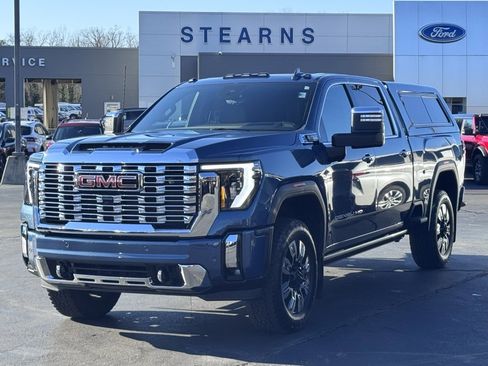 Used 2024 GMC Sierra 2500 Denali w/ Denali Reserve Package image 2