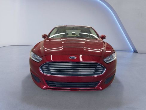 Used 2013 Ford Fusion SE FWD image 2