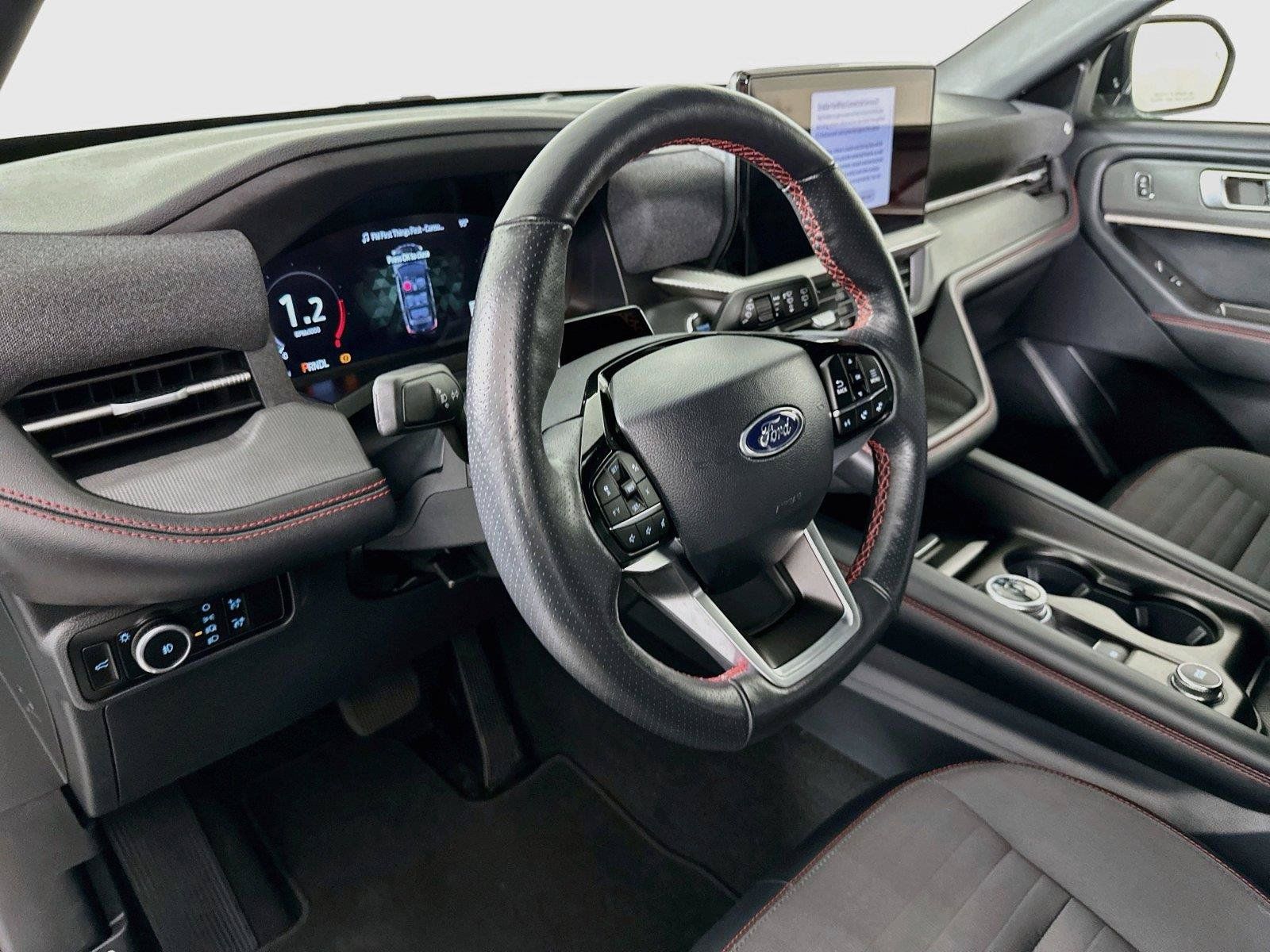 Used 2025 Ford Explorer ST-Line w/ ST-Line Street Pack AWD/4WD image 24