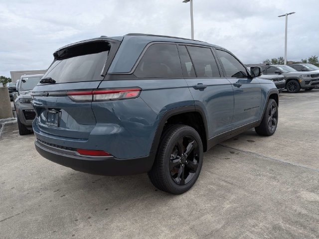 New 2027 Jeep Grand Cherokee Limited w/ Limited Altitude Package RWD image 4