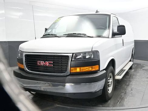 Used 2025 GMC Savana 2500 w/ Driver Convenience Package RWD image 2