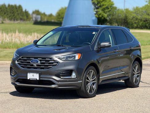 Used 2019 Ford Edge Titanium w/ Equipment Group 301A AWD/4WD image 3