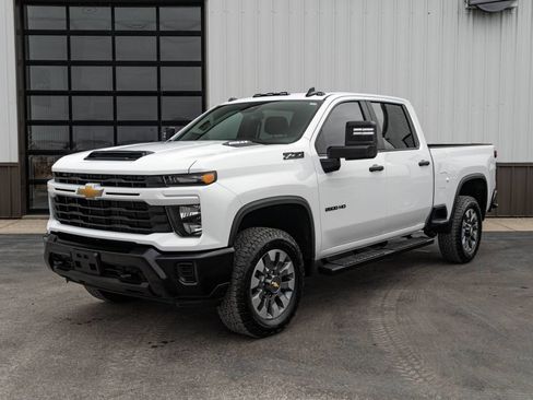 Used 2024 Chevrolet Silverado 2500 Custom w/ Custom Convenience Package image 1