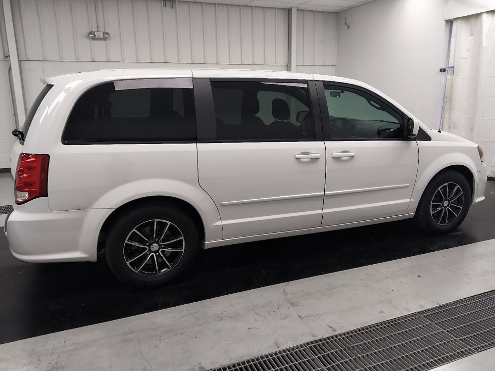 Used 2016 Dodge Grand Caravan SXT FWD image 10