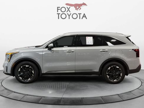 Used 2025 Kia Sorento S w/ Panoramic Sunroof Package FWD image 3