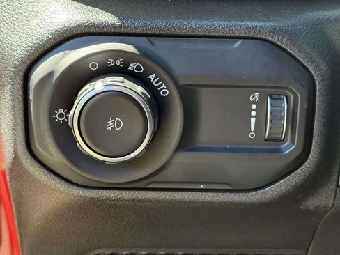 Used 2023 Jeep Wrangler Unlimited Sahara AWD/4WD image 26