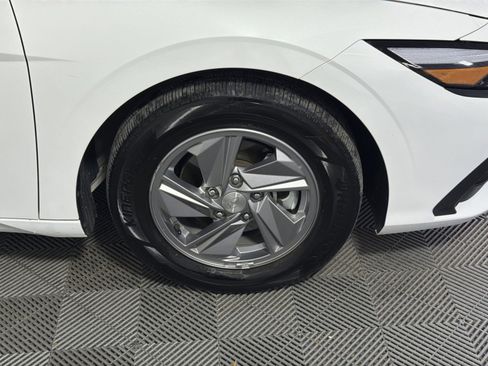 Used 2024 Hyundai Elantra SE image 12