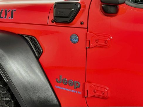 Used 2023 Jeep Wrangler Unlimited AWD/4WD image 9