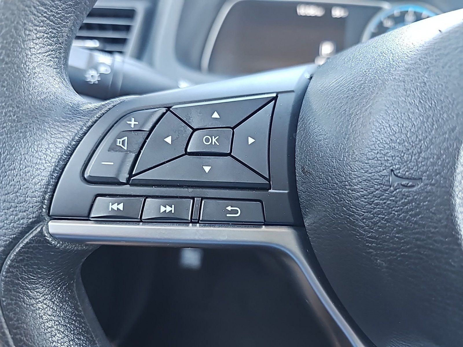 Used 2025 Nissan Leaf S FWD image 15