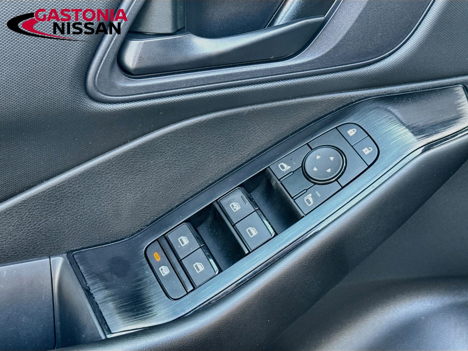 Used 2024 Nissan Rogue S FWD image 22