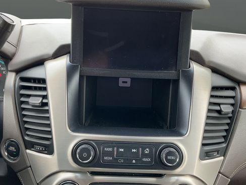 Certified 2020 GMC Yukon XL Denali w/ Denali Premium Package AWD/4WD image 39