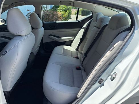 Used 2025 Nissan Altima 2.5 SV FWD image 27