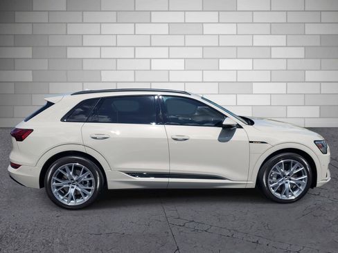 Used 2021 Audi e-tron Prestige image 5