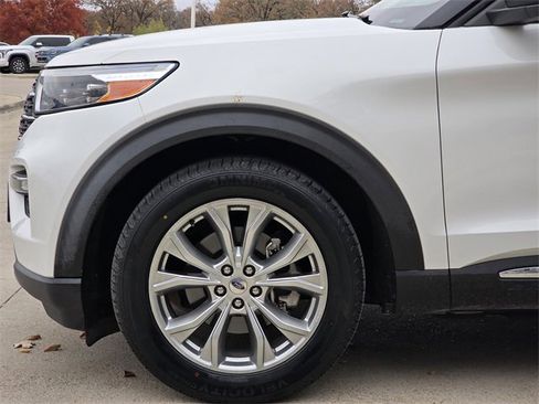 Used 2021 Ford Explorer XLT w/ Equipment Group 202A image 5