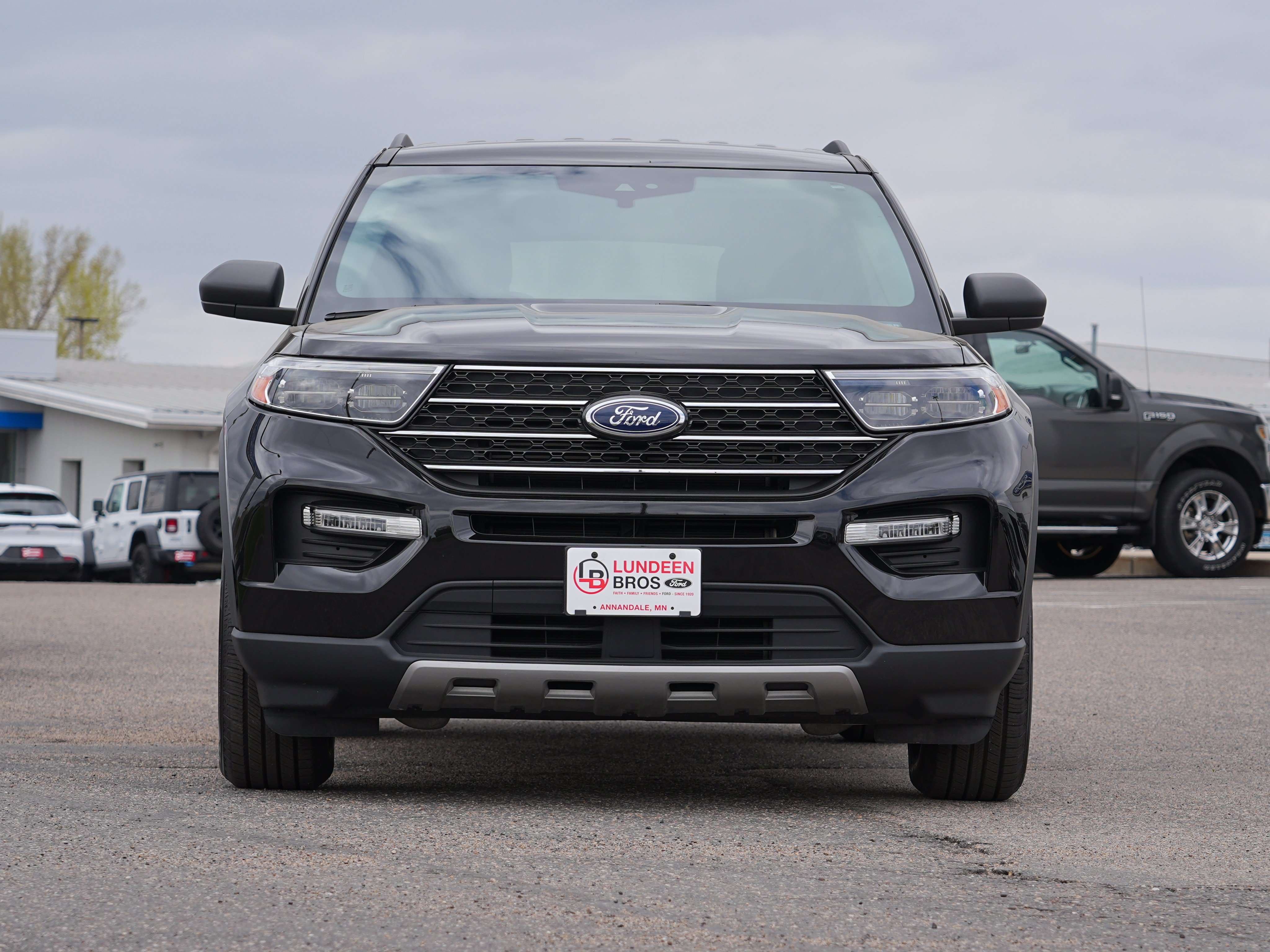 Used 2023 Ford Explorer XLT w/ Equipment Group 202A AWD/4WD image 9