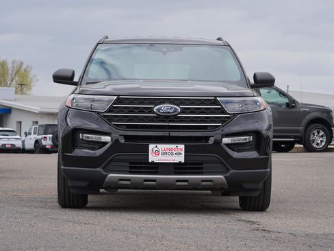 Used 2023 Ford Explorer XLT w/ Equipment Group 202A AWD/4WD image 9