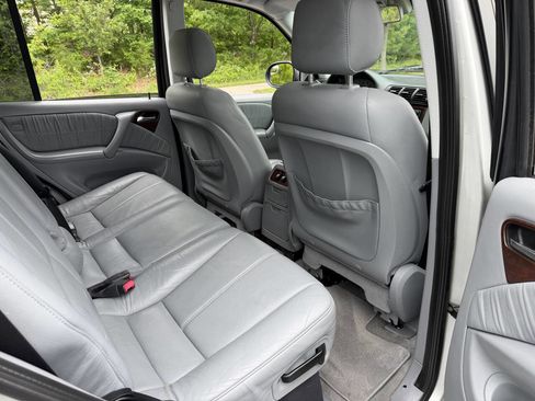 Used 2001 Mercedes-Benz ML 320 4MATIC image 25