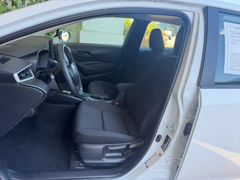 Used 2025 Toyota Corolla LE FWD image 35