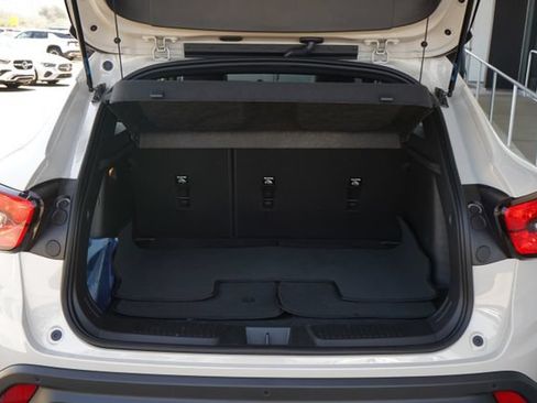 Used 2026 Chevrolet Trax RS w/ Sunroof Package FWD image 8