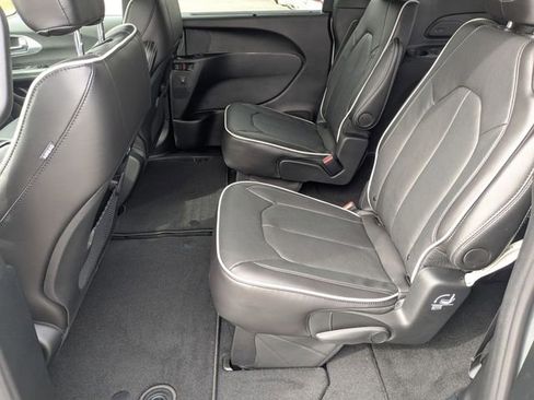 New 2026 Chrysler Pacifica Limited w/ Trailer Tow Group image 32