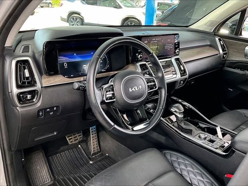 Used 2022 Kia Sorento SX Prestige image 18