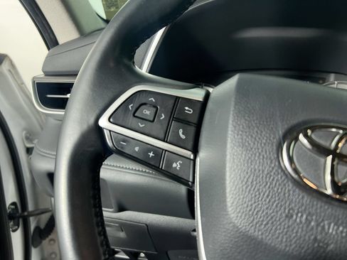 Used 2022 Toyota Highlander XLE FWD image 16