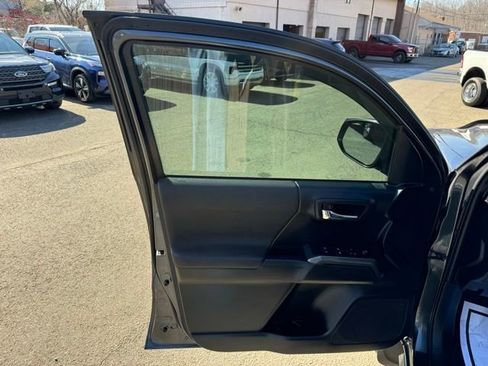 Used 2021 Toyota Tacoma TRD Sport image 10