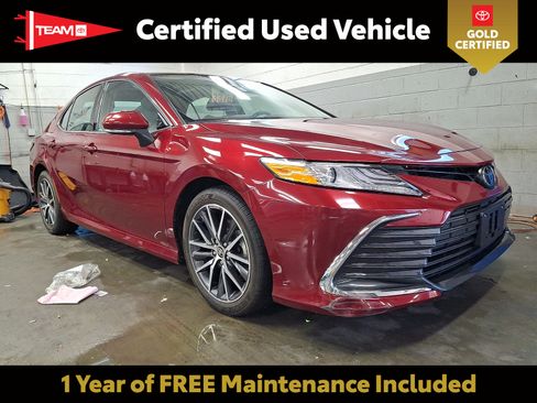 Used 2021 Toyota Camry XLE AWD/4WD image 1