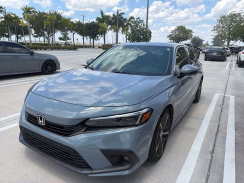 Used 2022 Honda Civic Touring image 3