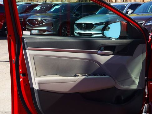 Used 2017 Hyundai Elantra SE image 36