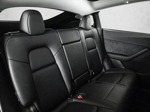 Used 2022 Tesla Model Y Performance image 22