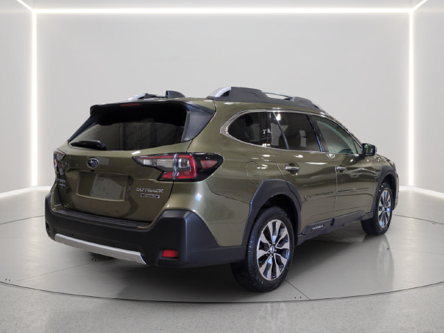 Used 2024 Subaru Outback Touring AWD/4WD image 5