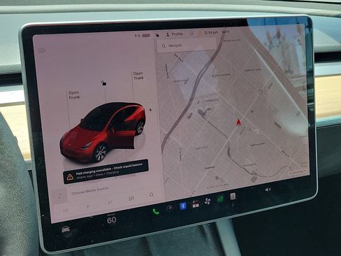 Used 2022 Tesla Model Y Long Range AWD/4WD image 24