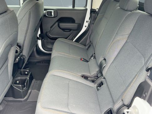 New 2025 Jeep Gladiator Sport image 13