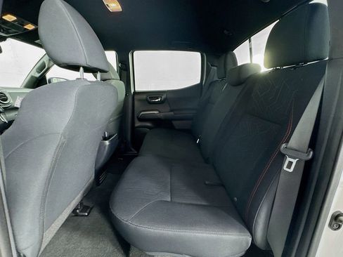 Used 2018 Toyota Tacoma TRD Off-Road image 18