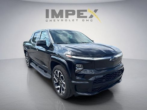 Used 2025 Chevrolet Silverado EV RST AWD/4WD image 5