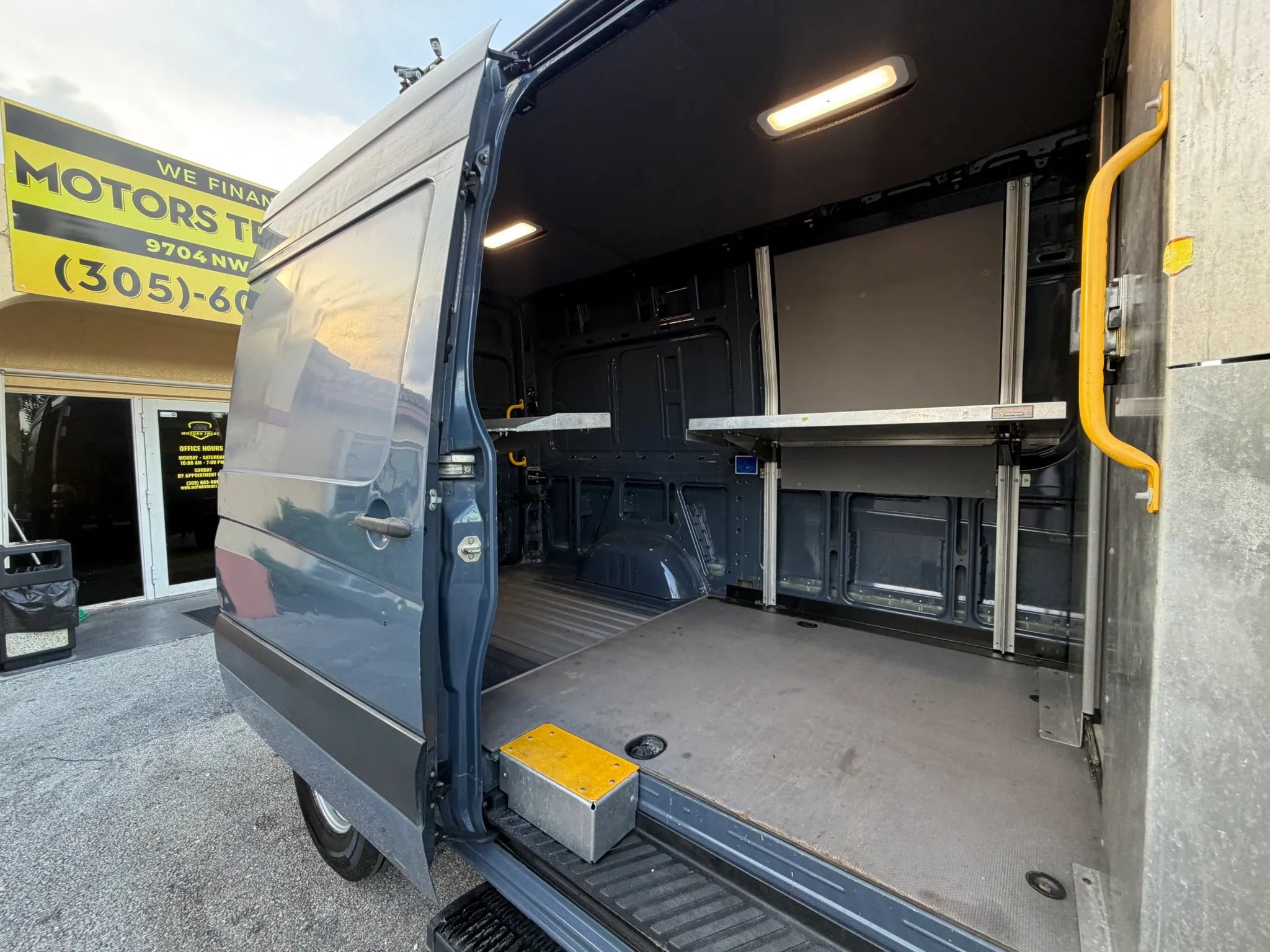 Used 2018 Mercedes-Benz Sprinter 2500 image 7