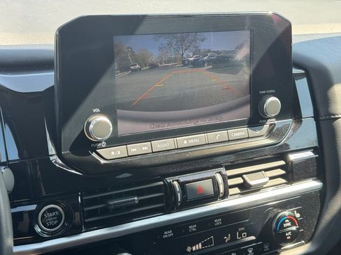 Used 2024 Nissan Pathfinder SV image 33