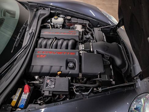 Used 2010 Chevrolet Corvette Convertible w/ Preferred Equipment Group RWD image 18