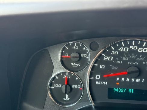 Used 2014 Chevrolet Express 2500 RWD image 22
