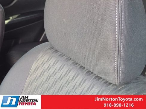 Used 2018 Nissan Rogue SV w/ Premium Package FWD image 17