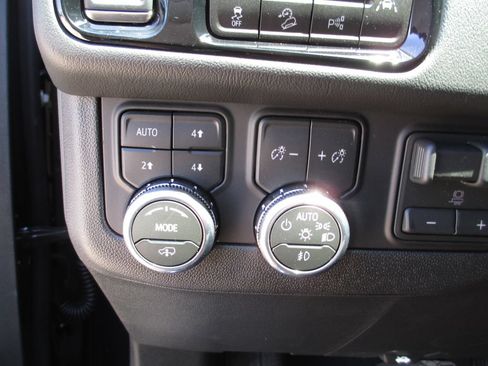 New 2026 GMC Yukon Denali w/ Denali Reserve Package AWD/4WD image 18