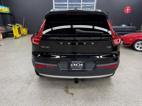 Used 2019 Volvo XC40 T5 Momentum image 4