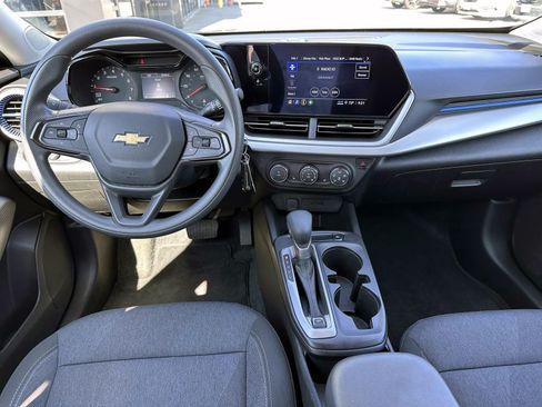 Used 2024 Chevrolet Trax LS w/ LS Convenience Package FWD image 13