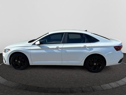 Used 2025 Volkswagen Jetta SE w/ Black Wheel Package image 2