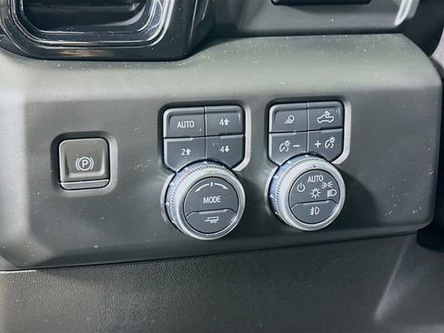 Certified 2022 GMC Sierra 1500 AT4 w/ AT4 Premium Package AWD/4WD image 11