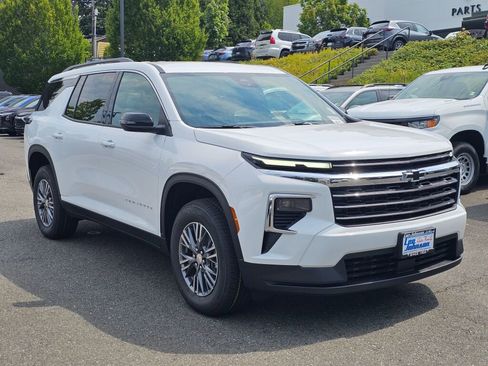 New 2026 Chevrolet Traverse LT image 3