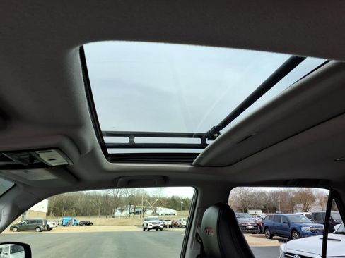 Used 2018 Toyota 4Runner TRD Off-Road Premium AWD/4WD image 13